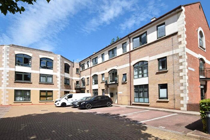 2 Bedroom Flat To Rent In Windsor Court, Hemel Hempstead, HP3