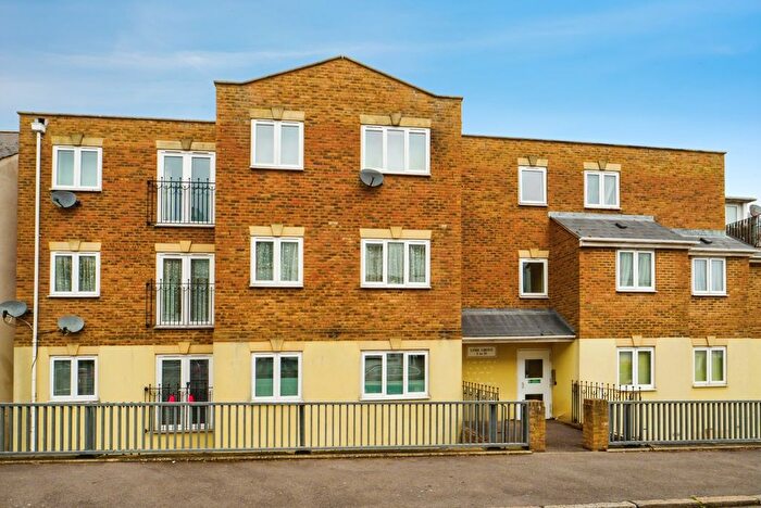 2 Bedroom Flat For Sale In Cannonbury Road, Ramsgate, Kent, CT11