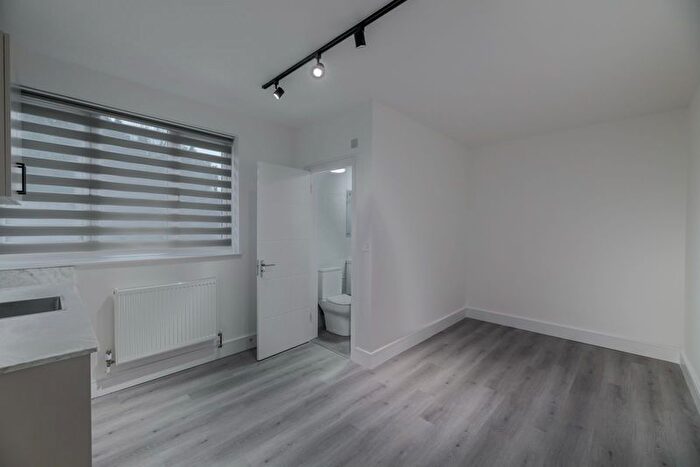 Studio To Rent In Great Cambridge Road, Waltham Cross, EN8