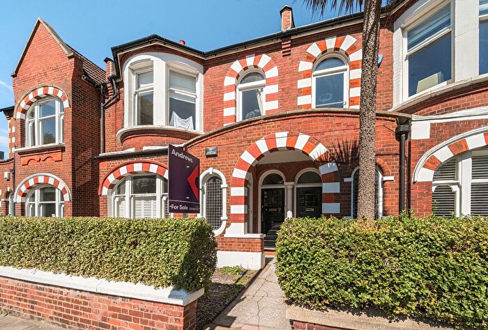 2 Bedroom Maisonette For Sale In Emmanuel Road, London, SW12