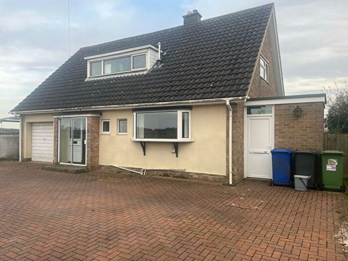 3 Bedroom Detached House For Sale In Foxcovert Drive, Roade, Northampton, NN7