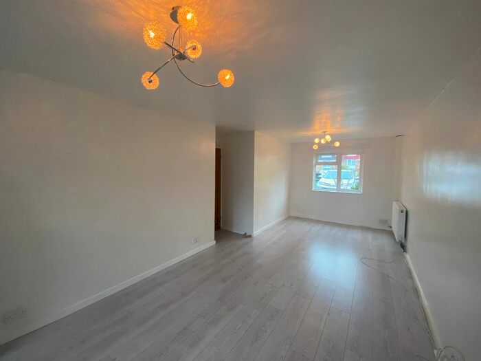 3 Bedroom Property To Rent In Saturn Close, Southampton, SO16