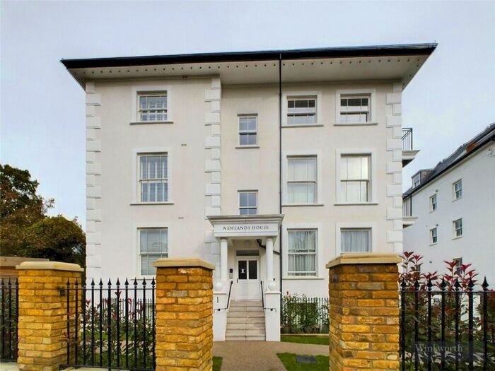 2 Bedroom Apartment To Rent In Oak Hill Road, Surbiton, KT6