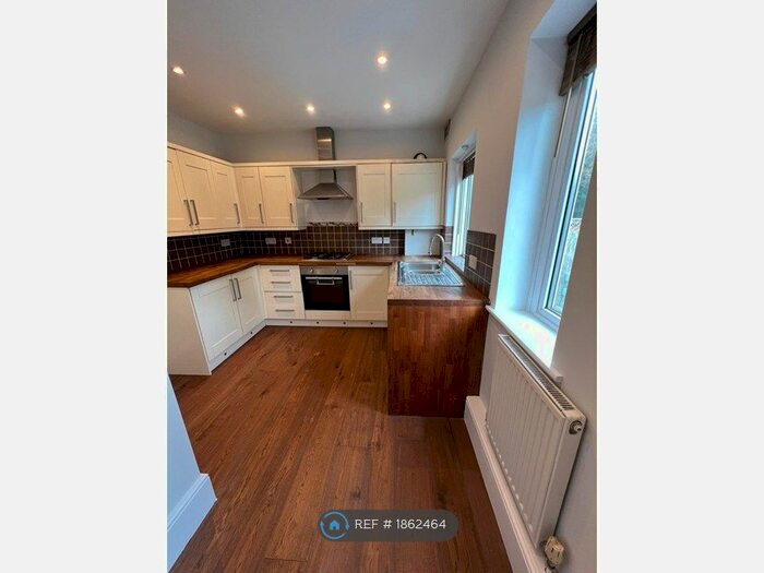 2 Bedroom Flat To Rent In Grimston Gardens, Folkestone, CT20