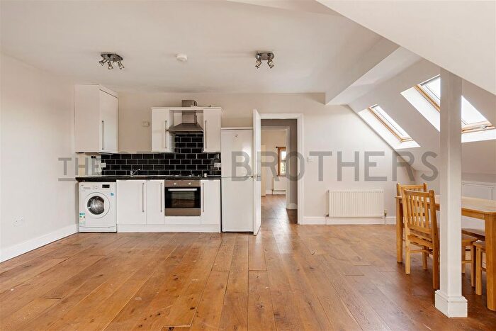 1 Bedroom Flat To Rent In The Broadway, Woodford Green, IG8