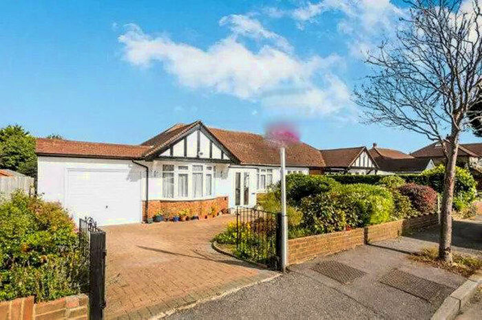 2 Bedroom Terraced Bungalow To Rent In Hallowell Avenue, Croydon, Sutton, CR0