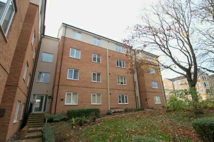 2 Bedroom Flat To Rent In Holly Way, Leeds, LS14