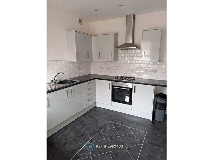 3 Bedroom Flat To Rent In Gorton Road, Stockport, SK5