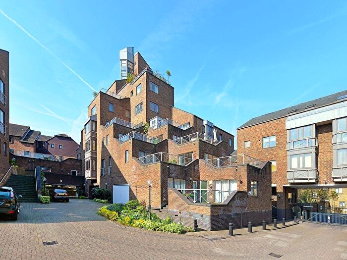 3 Bedroom Flat For Sale In Cumberland Mills Square, Isle Of Dogs, London, E14