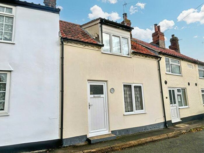 1 Bedroom Terraced House For Sale In The Street, NR21