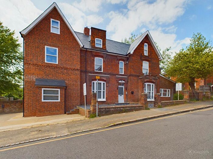 2 Bedroom Flat To Rent In Stuart Road, High Wycombe, Buckinghamshire, HP13