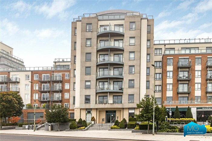 3 Bedroom Apartment To Rent In Aerodrome Road, Colindale, London, NW9