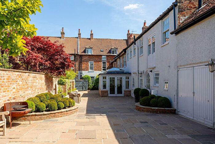6 Bedroom Town House For Sale In Roecliffe House, Market Place, Easingwold, York, YO61