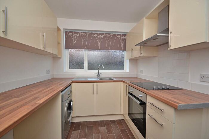 2 Bedroom Flat To Rent In Primley Park Crescent, Alwoodley, Leeds, LS17