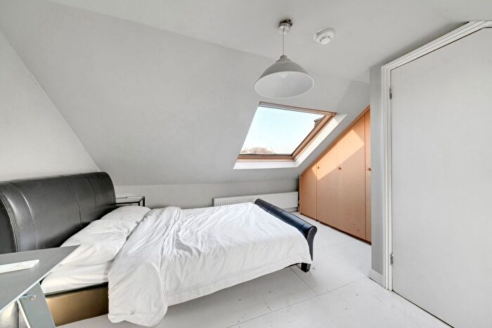 2 Bedroom Flat For Sale In Rita Road, London, SW8