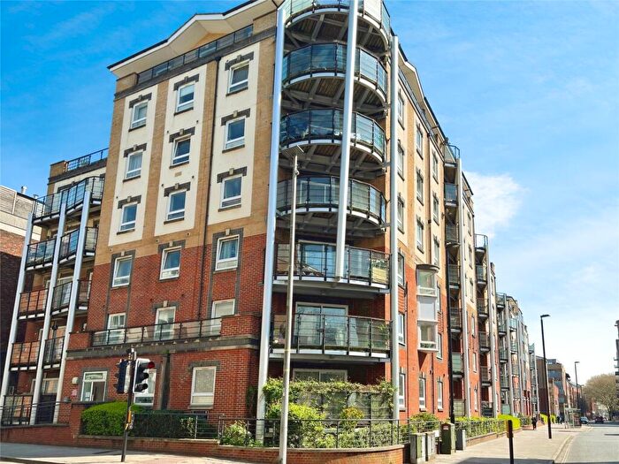 2 Bedroom Apartment For Sale In Briton Street, Southampton, Hampshire, SO14