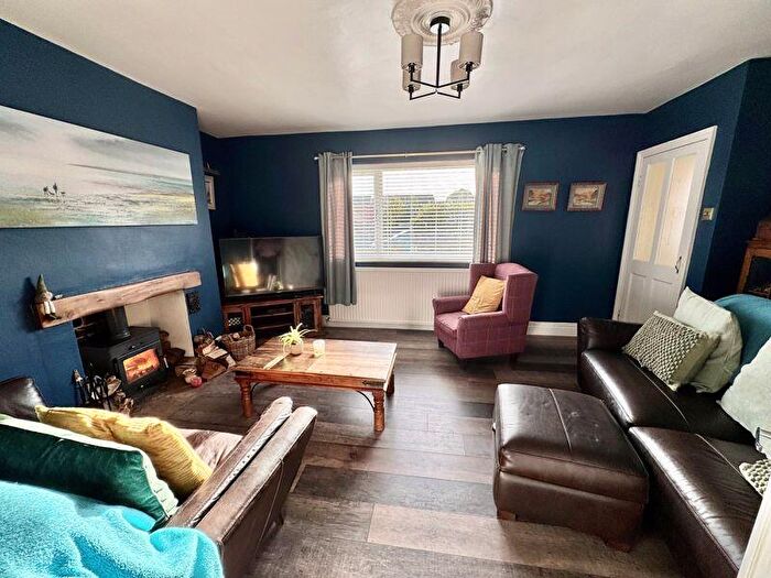 3 Bedroom End Of Terrace House For Sale In Hastings Gardens, New Hartley, NE25