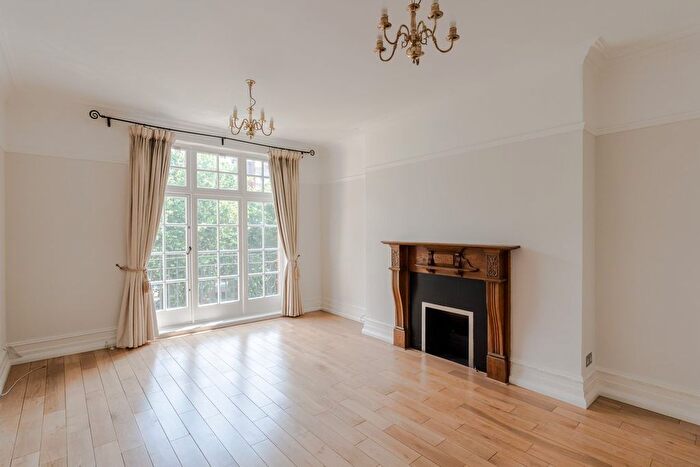 3 Bedroom Flat To Rent In Sandringham Court, Maida Vale, London, W9
