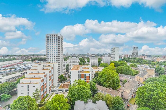 1 Bedroom Flat To Rent In Osprey Heights, Battersea, London, SW11