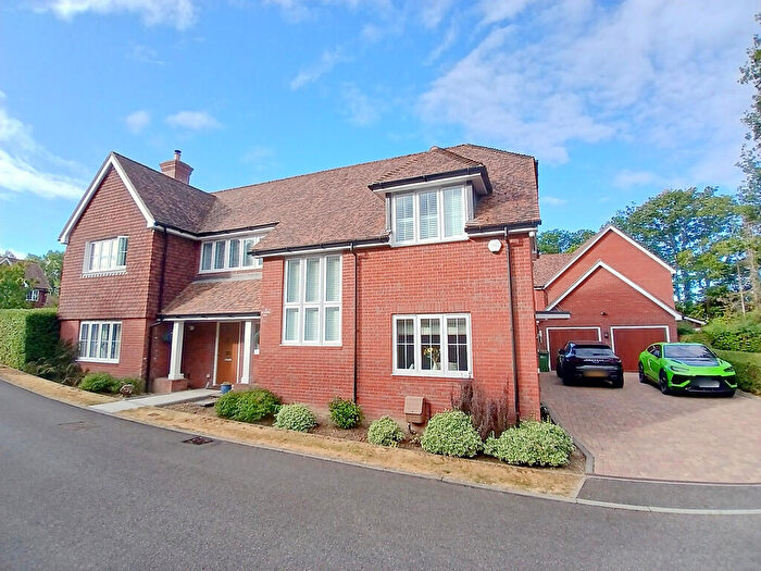 4 Bedroom Detached House For Sale In Wood Croft, Billingshurst, RH14