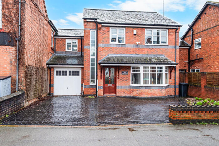 4 Bedroom Detached House For Sale In Stoke Road, Bromsgrove, B60