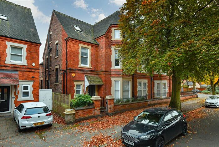5 Bedroom Semi Detached House To Rent In Hamilton Drive, The Park, NG7