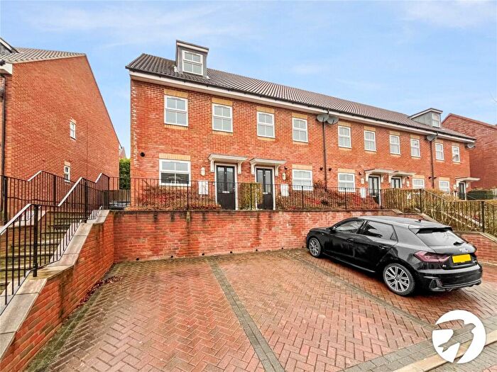 3 Bedroom End Of Terrace House To Rent In Shanklin Close, Chatham, Kent, ME5