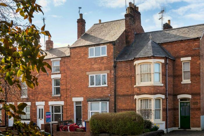 2 Bedroom Flat To Rent In Warwick Road, Banbury, Oxfordshire, OX16