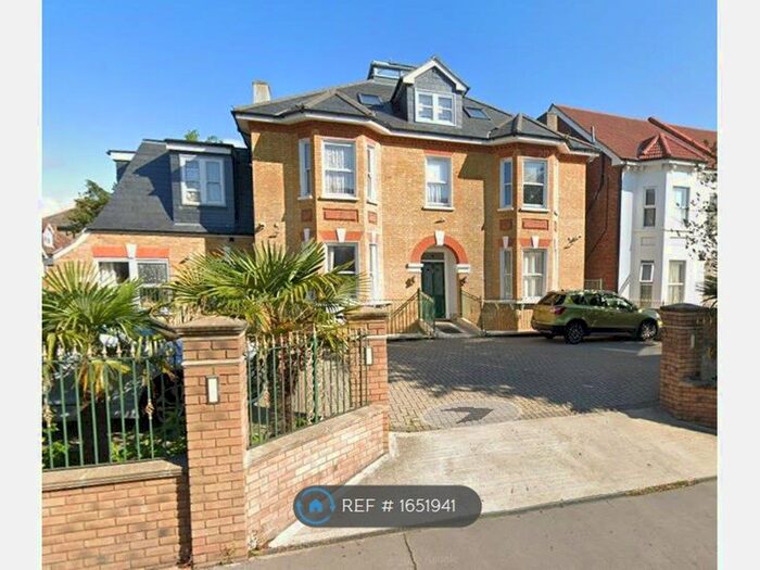 3 Bedroom Flat To Rent In Lower Addiscombe Road, Croydon, CR0