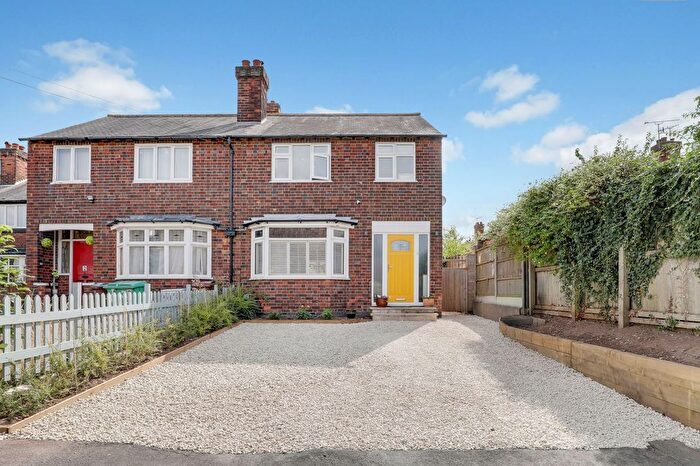 3 Bedroom Semi-Detached House For Sale In Caythorpe Crescent, Nottingham, NG5