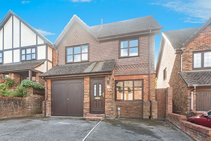 3 Bedroom Detached House For Sale In Heritage Park, Basingstoke, RG22