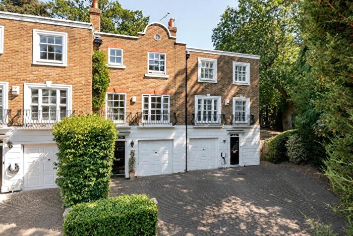 4 Bedroom End Of Terrace House For Sale In Grosvenor Place, Vale Road, Weybridge, KT13