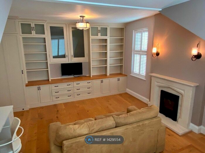 2 Bedroom Flat To Rent In Worple Road, London, SW19