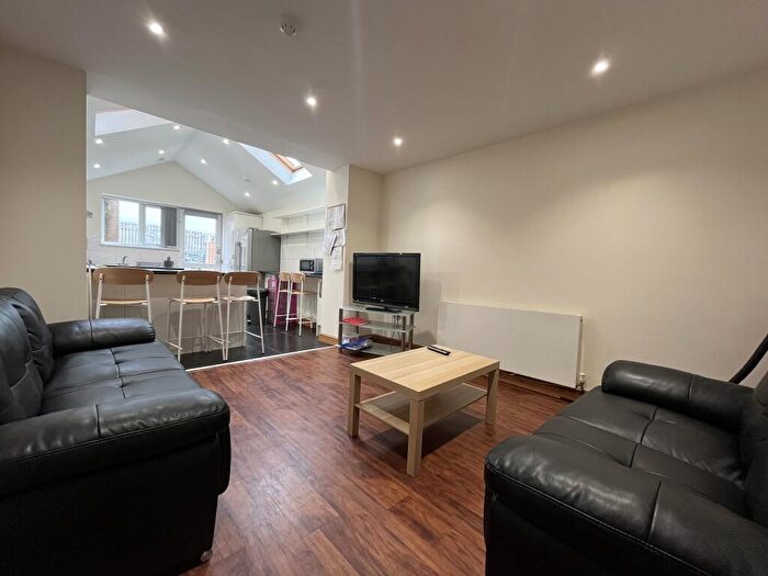 4 Bedroom House To Rent In Hubert Road - Bed, Selly Oak, West Midlands, B29