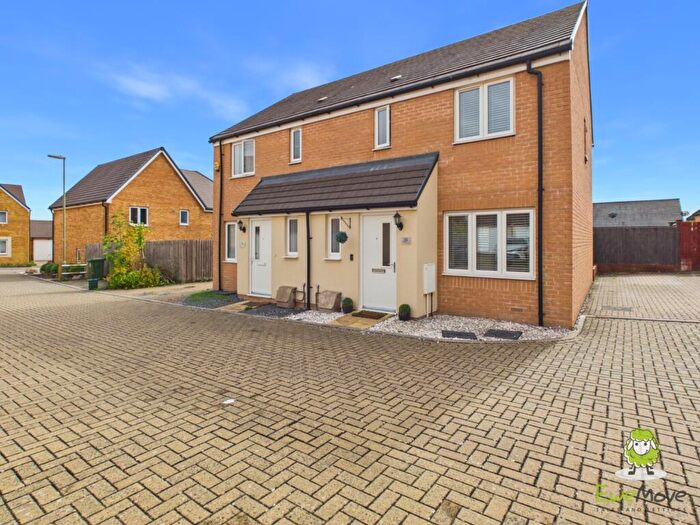3 Bedroom Semi-Detached House For Sale In St. Cross Road, Basingstoke, RG24