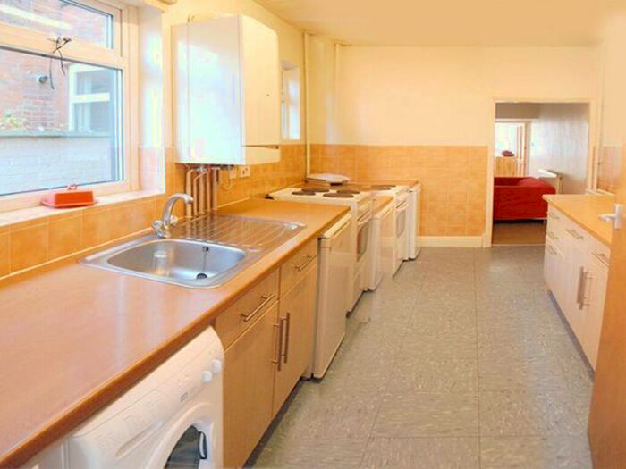 4 Bedroom Terraced House To Rent In Hartopp Road, Leicester, LE2