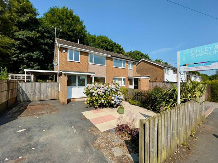 3 Bedroom Semi-Detached House To Rent In Holt Park Grove, Leeds, West Yorkshire, LS16