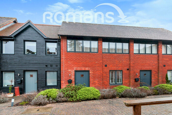 2 Bedroom Terraced House To Rent In The Barn, RG29