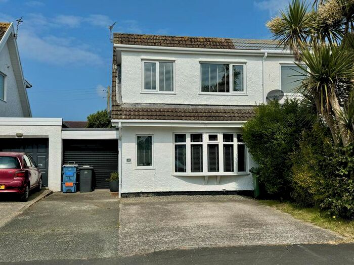 3 Bedroom Semi-Detached House For Sale In Stanley Avenue, Valley, LL65