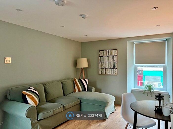 2 Bedroom Flat To Rent In Causeyside Street, Paisley, PA1