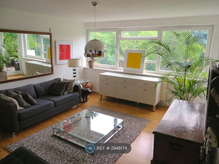 2 Bedroom Flat To Rent In Kings Avenue, London, SW4