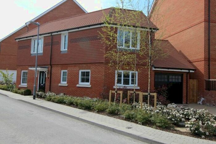 3 Bedroom Semi-Detached House To Rent In Dunton Green, Sevenoaks, TN14