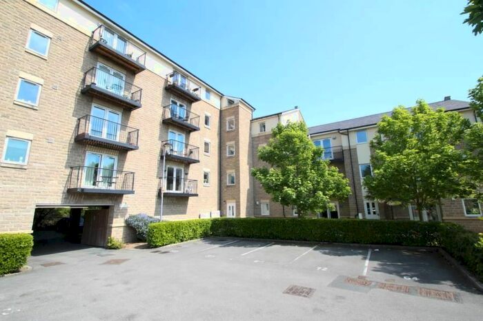 2 Bedroom Flat To Rent In Thackray Court, Cornmill View, Horsforth, Leeds, LS18