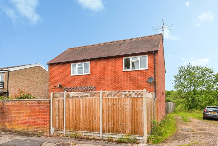 1 Bedroom End Of Terrace House For Sale In Coombe Hill Crescent, Thame, OX9