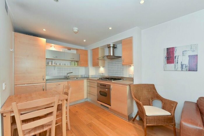 1 Bedroom Flat To Rent In Earls Court Square, Earls Court, SW5