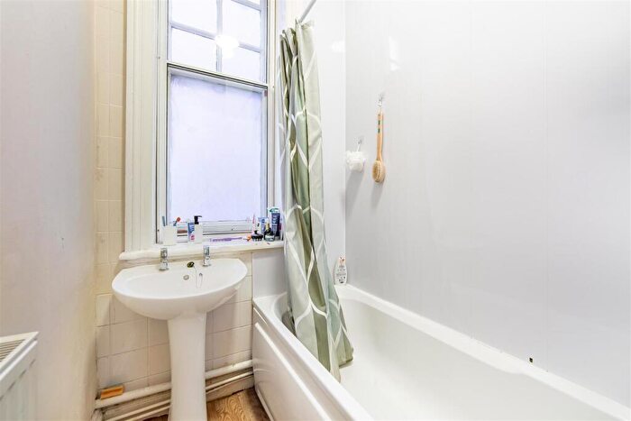 3 Bedroom Maisonette To Rent In St. Nicholas Churchyard, Newcastle Upon Tyne, NE1