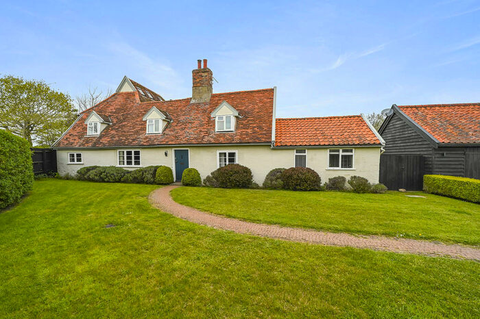 4 Bedroom Detached House For Sale In Holbrook Road, Freston, IP9