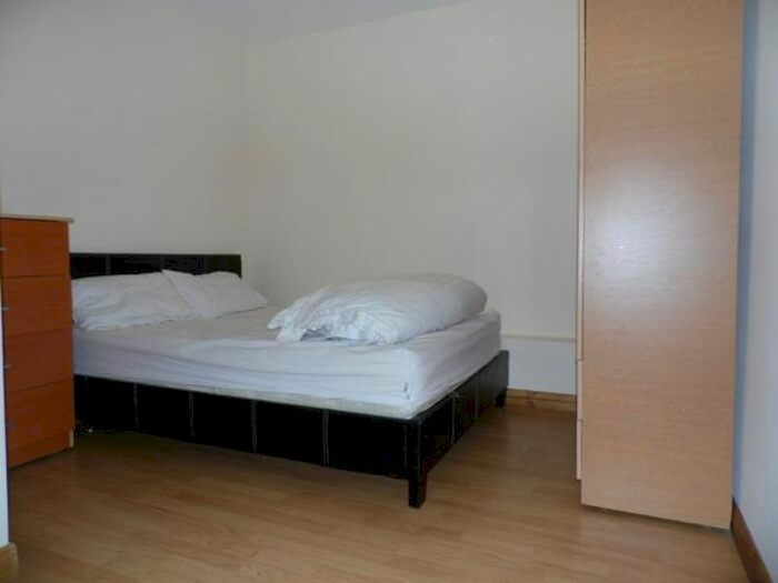2 Bedroom Flat To Rent In Brixton Hill, Brixton, London, SW2