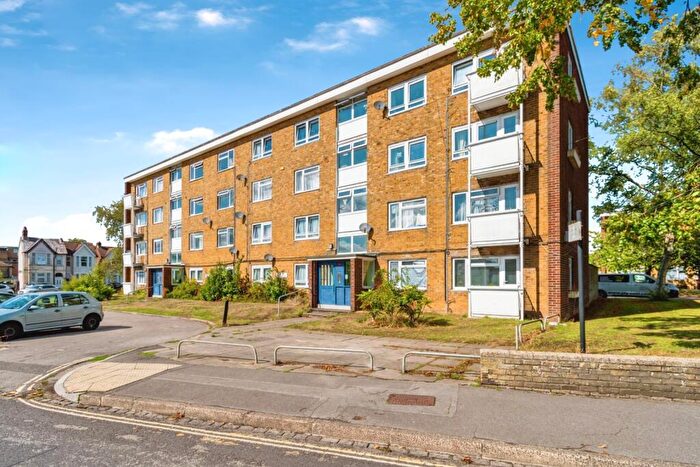2 Bedroom Flat For Sale In Roberts Road, Southampton, Hampshire, SO15
