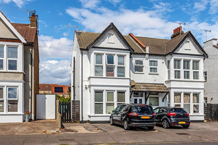 1 Bedroom Flat For Sale In Ambleside Drive, Southend-On-Sea, SS1